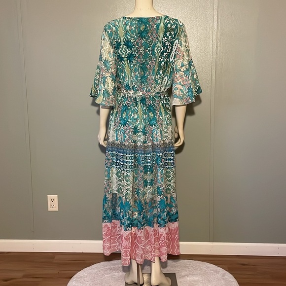 avenue, floral, maxi dress. Size 16 - Picture 7 of 13